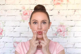 فیلم | چگونه عضلات صورت را ورزش دهیم؟ | یوگای صورت راهی برای جوان‌تر دیده شدن