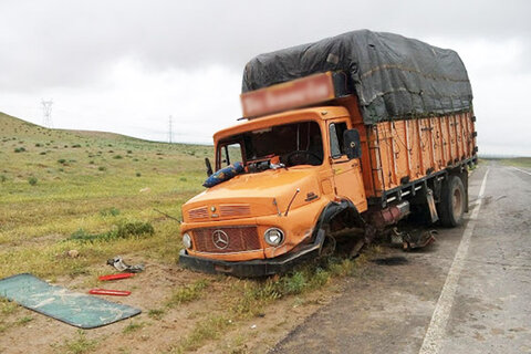 2 تصادف 3 کشته داشت | بی‌احتیاطی راننده کامیون خانواده‌ای را داغدار کرد