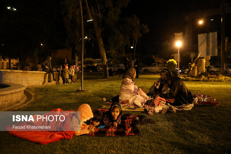 تصاویر | ترس از زلزله و کرونا در پایتخت | تهرانی‌ها پس از زلزله‌ ۵.۱ ریشتری