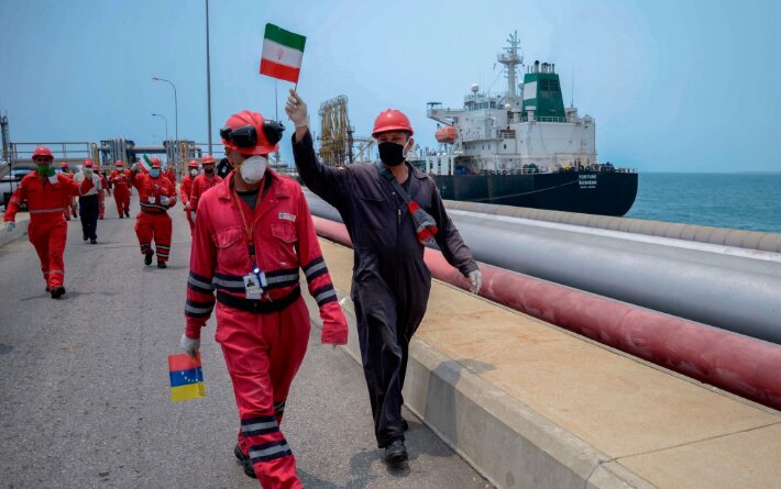 استقبال از ملوانان نفتکش ایرانی در بندر ونزوئلا