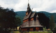 تصاویر | کلیساهایی که در دوران کرونا تمیز نمی‌شوند | میراث چوبی قرون وسطا