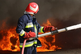 فیلم | آتش سوزی‌ها به قم رسید ؛ جامعه الزهرا گرفتار حریق شد