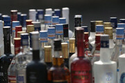 دستگیری ۷ تهیه‌کننده مشروبات الکلی تقلبی | کشف کارگاه تولید مشروب با ۴ هزار لیتر دپو
