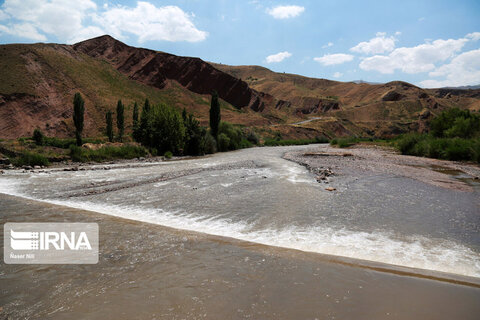 آب رودخانه شاهرود در رگ شالیزارهای الموت قزوین
