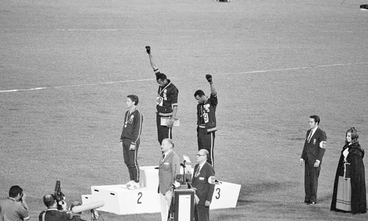 مراسم اهداي مدال دو 200 متر در المپيك 1968