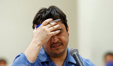 تصاویر | روح الله زم از دستگیری تا صدور حکم اعدام | ژست های مدیر آمد نیوز در شش دادگاه