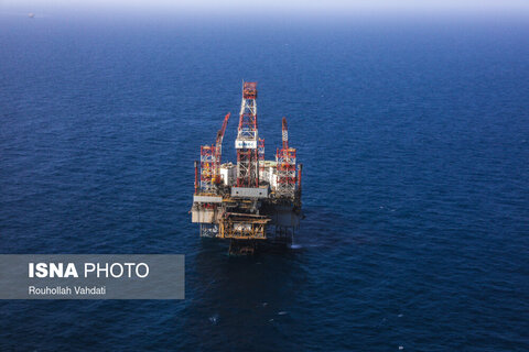 بازدید پرویز فتاح از سکوهای حفاری شناور سحر ۱ و۲