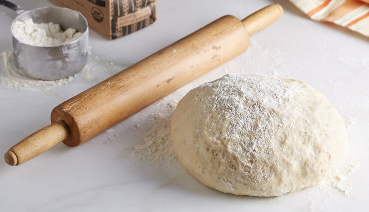 طرز تهیه خمیر جادویی؛ مناسب برای پخت انواع پیراشکی و پیتزا