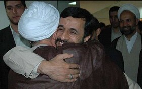  علما را تحریک و وارد بازی سیاسی با احمدی‌نژاد کردند | آقای مصباح حرف‌هایی زد که ما شرم می‌کنیم | احمدی‌نژاد از حرف و تفکراتش برنمی‌گردد