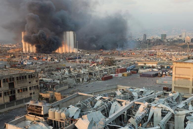 دود پس از انفجار بیروت به بالا رفت و از بیشتر مناطق این شهر دیده شد