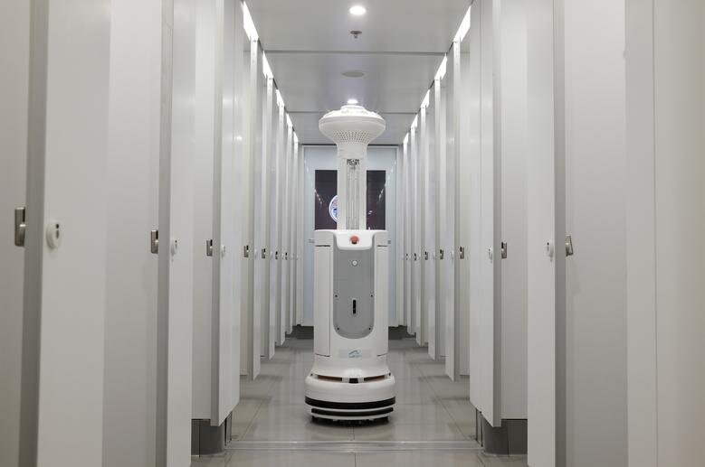 رباتی که در هنگ‌کنگ سرویس‌های بهداشتی را تمیز می‌کند.