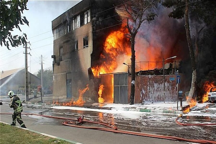 آتش در کارخانه میهن