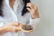 ۷ ماده غذایی موثر در جلوگیری از ریزش مو و رشد مجدد موها
