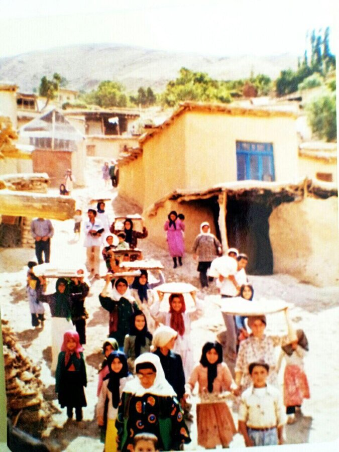 تصویر قدیمی روستای دینه کوه و پوشش های جالب اهالی در دهه پنجاه و شصت