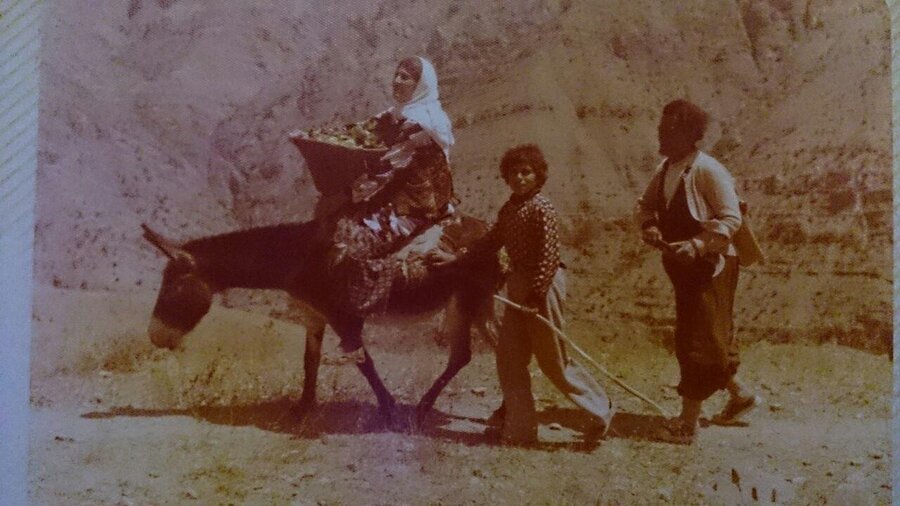 تصویر قدیمی روستای دینه کوه و پوشش های جالب اهالی در دهه پنجاه و شصت