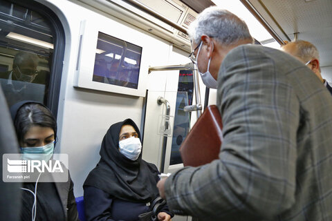 حضور سخنگوی دولت در متروی تهران