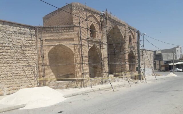 عکس | عمارتی باشکوه نزدیک مرز ایران و عراق | جاذبه‌های دیدنی قصر شیرین را ببینید