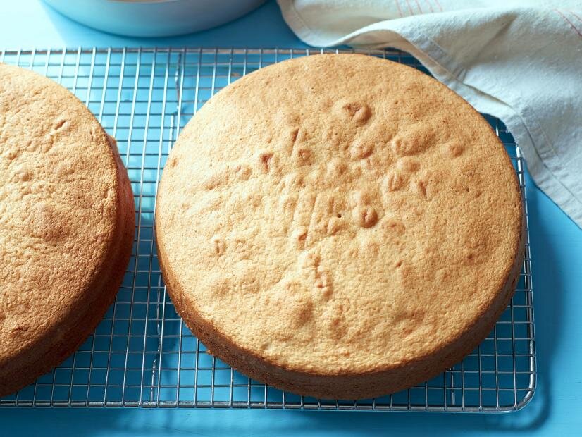 طرز تهیه کیک اسفنجی | چطور کیک ساده پف‌دار بپزیم؟