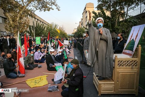 تصاویر تجمع مقابل سفارت فرانسه