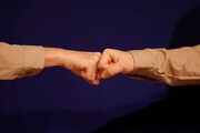 دست دادن با مشت و آرنج مانع از انتقال کرونا می‌شود؟ | هشدارهای تازه دکتر مردانی درباره شیوه‌های دست دادن کرونایی