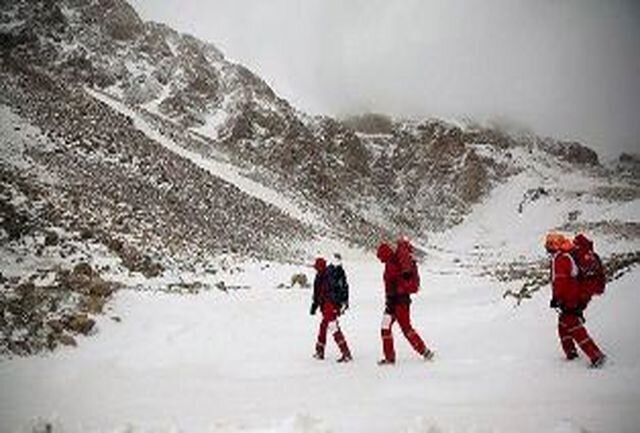 ویدئو | پیدا شدن پیکر یک کوهنورد زیر خروارها برف در دماوند