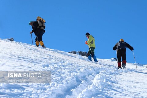 صعود به قله برفی الوند