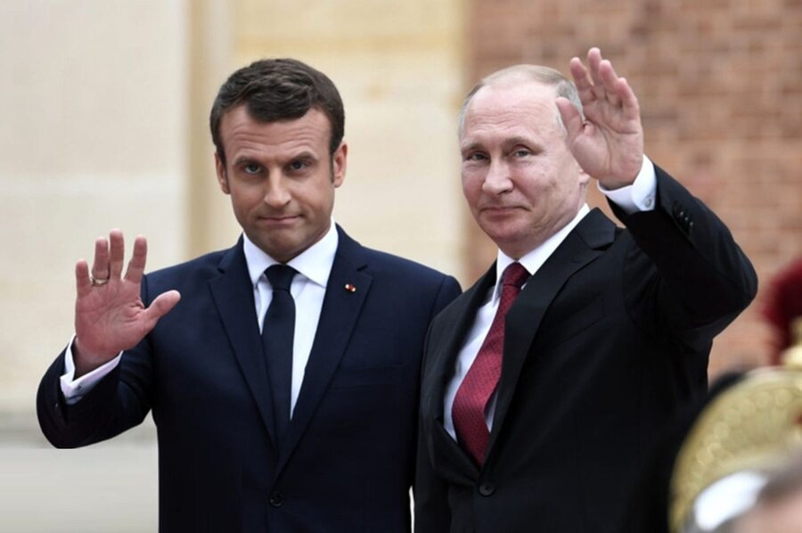 تصاویر | قیافه و ژست‌های جالب رئیس جمهوری فرانسه پس از گفت‌وگو با پوتین