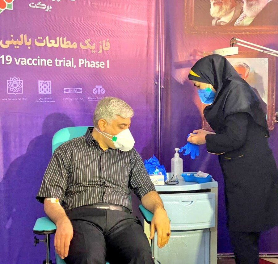 تزریق واکسن ایرانی کرونا به معاون ستاد اجرایی فرمان امام