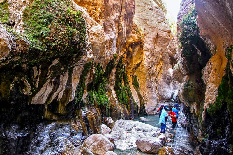 تصاویر تنها آبشار نمکی جهان در ایران | اینجا بهشتی در برهوت است! | بازدید از تخت عروس در دل کویر |حمام مرتضی علی کجاست؟
