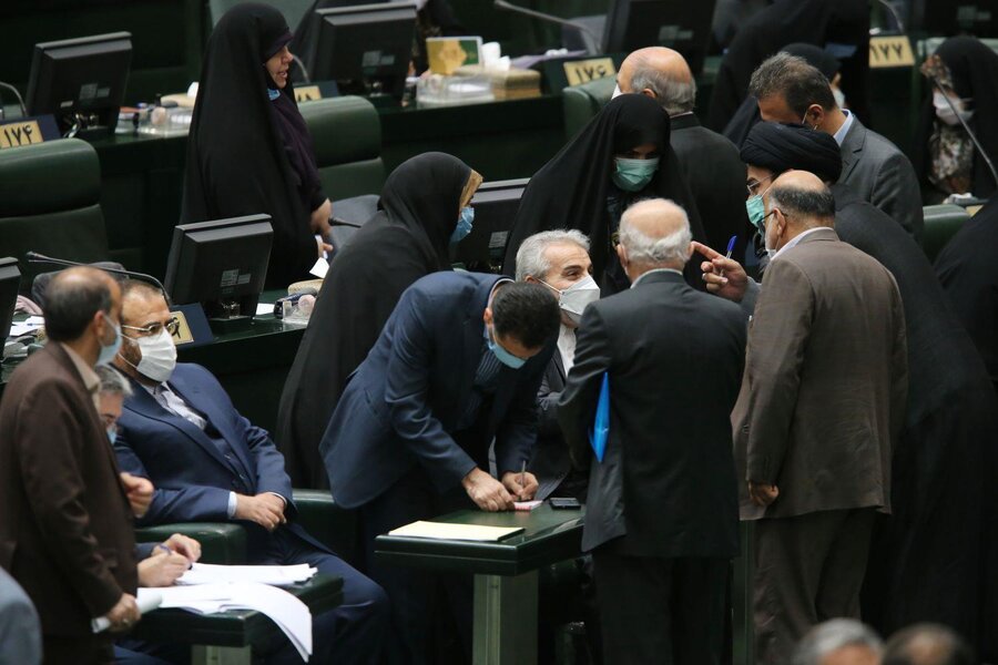 حاشیه‌نگاری از روزی که بودجه رد شد | روحانی به مجلس نرفت، نوبخت رئیس مجلس را شاهد گرفت