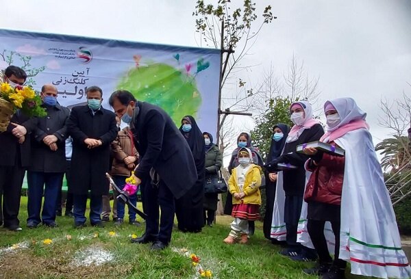 کلنگ زنی ساخت نخستین کتابخانه سبز کشور