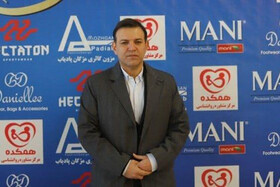 عکس | عزیزی خادم صورت مساله دوشغله بودنش را پاک کرد | واکنش عجیب به یک گزارش