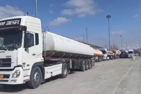 ۱۶۰۰ تانکر سوخت در مرز تمرچین در خطر انفجار | بلاتکلیفی رانندگان در پیرانشهر