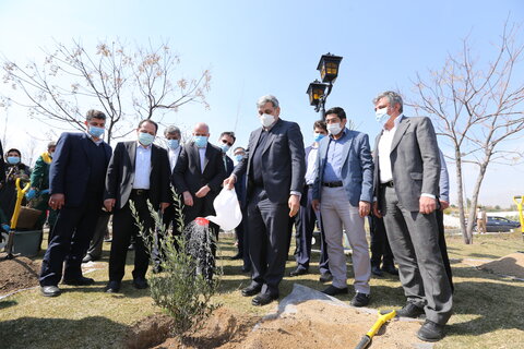 سفرای ۵۰ کشور در تهران درخت صلح و دوستی کاشتند