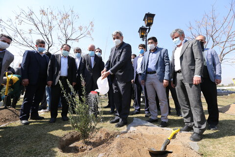 سفرای ۵۰ کشور در تهران درخت صلح و دوستی کاشتند