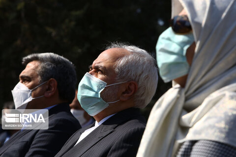 کاشت نهال صلح  از سوی ظریف و حناچی