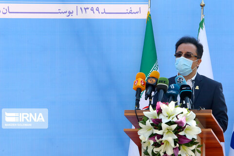 کاشت نهال صلح  از سوی ظریف و حناچی