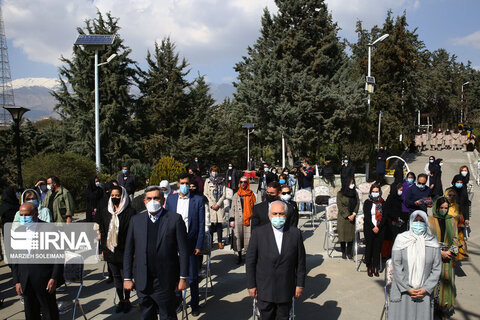 کاشت نهال صلح  از سوی ظریف و حناچی