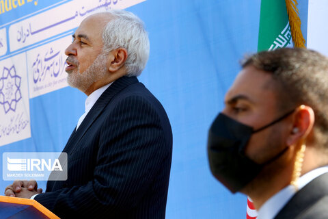 کاشت نهال صلح  از سوی ظریف و حناچی