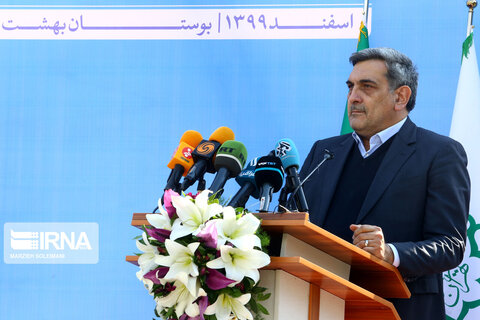 کاشت نهال صلح  از سوی ظریف و حناچی