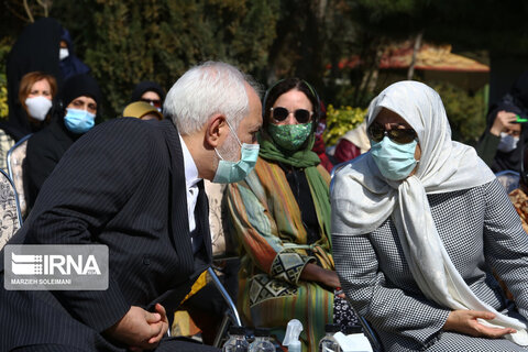 کاشت نهال صلح  از سوی ظریف و حناچی