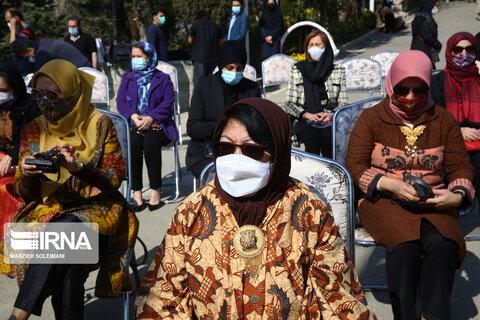 کاشت نهال صلح  از سوی ظریف و حناچی