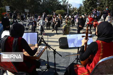 کاشت نهال صلح  از سوی ظریف و حناچی