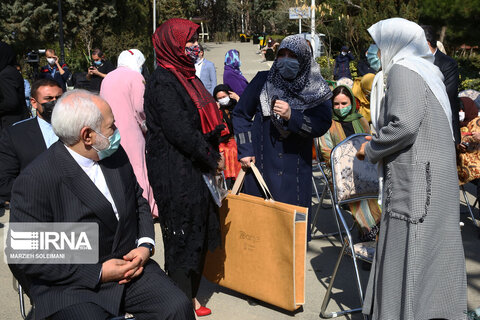 کاشت نهال صلح  از سوی ظریف و حناچی