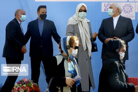 کاشت نهال صلح  از سوی ظریف و حناچی