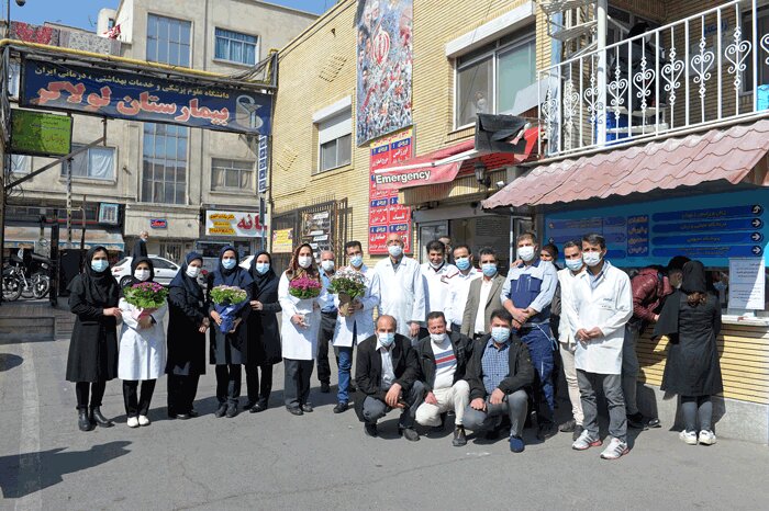 همراه اهالی در آستانه نوروز به دیدار با پزشکان و پرستاران بیمارستان لولاگر | سالم و پرتوان باشی قهرمـان!