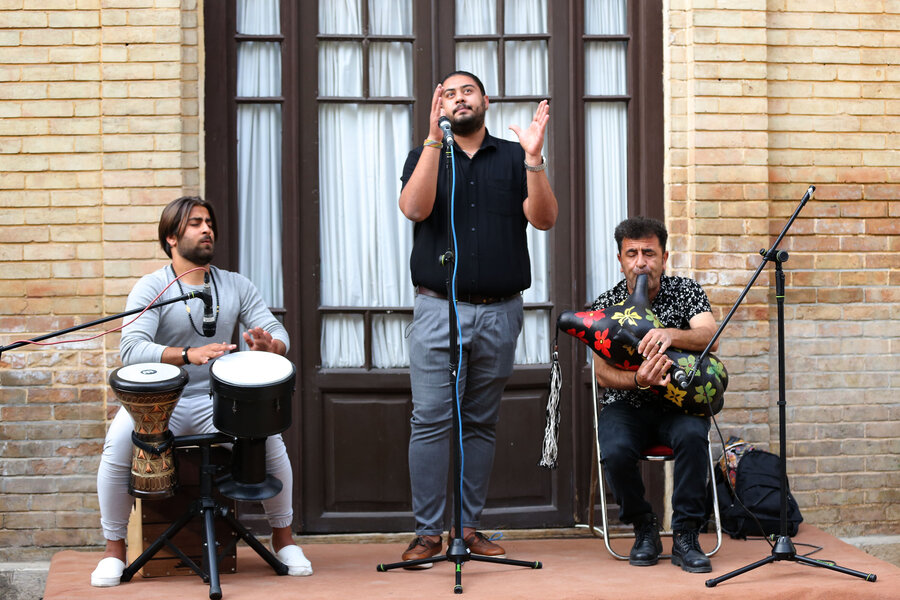 موسیقی زندگی در خانه مینایی