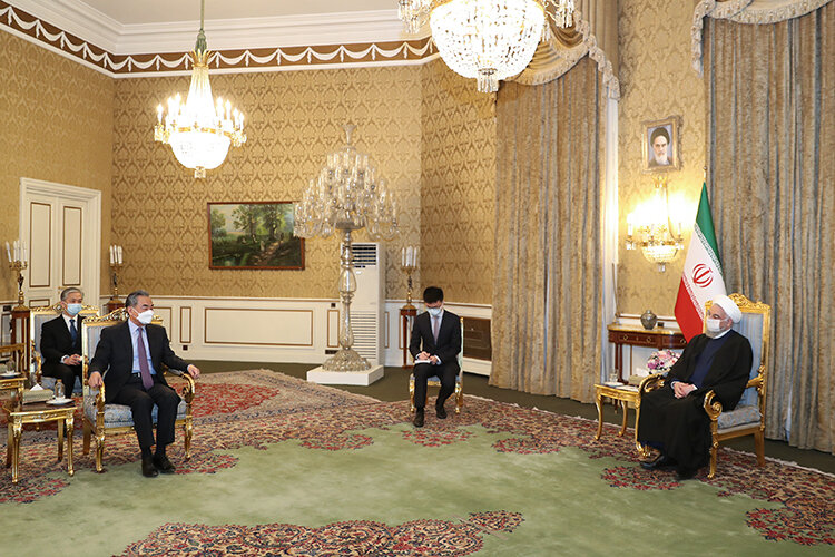 دیدار وزیر خارجه چین با دکتر روحانی