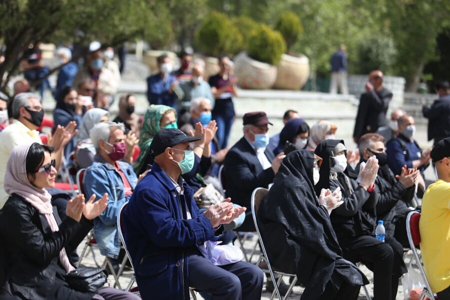 تصاویر | اجرای زنده موسیقی آذری در محوطه تئاتر شهر