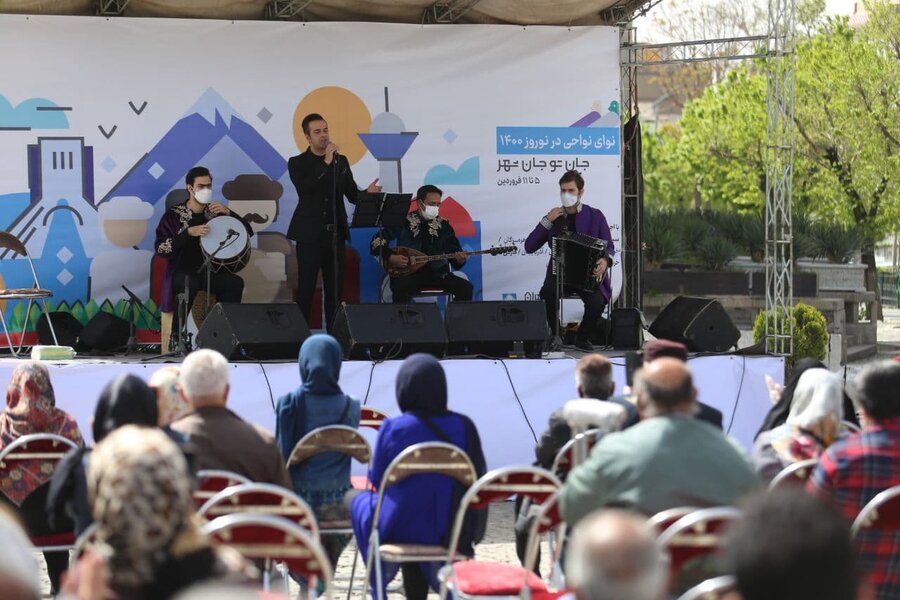 تصاویر | اجرای زنده موسیقی آذری در محوطه تئاتر شهر